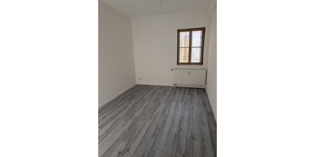 Etagenwohnung Querfurt - 3 Zimmer, 88 m&sup2;, 540&euro; | Angebot:24431003