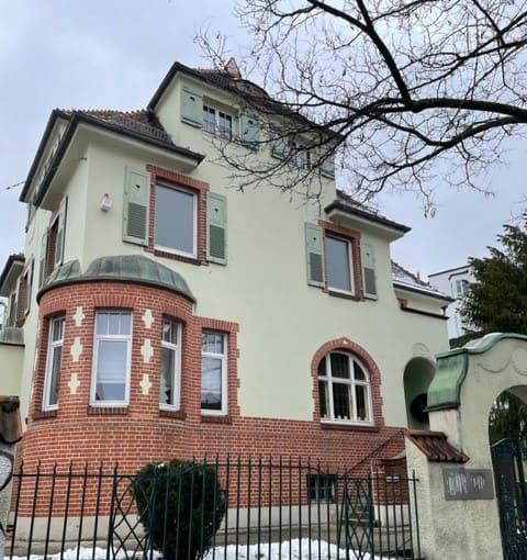 Etagenwohnung Reutlingen - 3 Zimmer, 158 m&sup2;, 1.900&euro; | Angebot:26423393