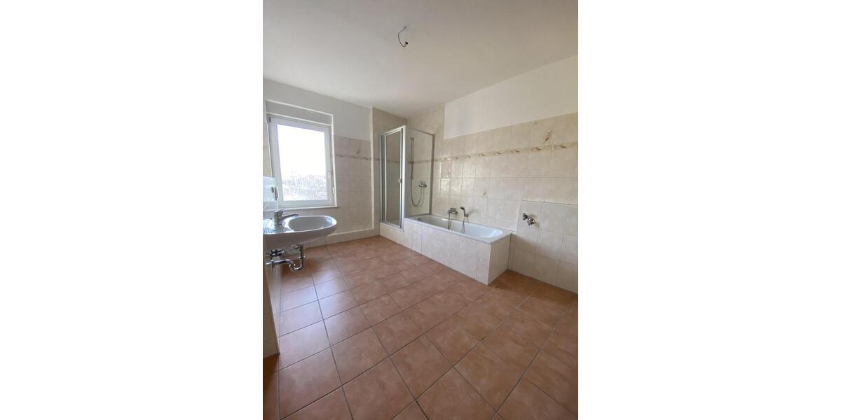 Etagenwohnung Altenburg - 4 Zimmer, 100 m&sup2;, 510&euro; | Angebot:25964643