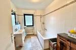 AS ImmobilieN: Wiesbaden-Delkenheim 3br 1.5bath condo fitted kitchen, parking - only 9 min to Clay