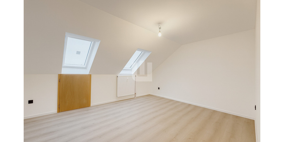 WINDISCH — Frisch renoviert und mit besonderer Architektur — 3-Zimmer-DG-Wohnung — bezugsfrei! - Dachgeschoßwohnung Fürstenfeldbruck | Angebot:24298906