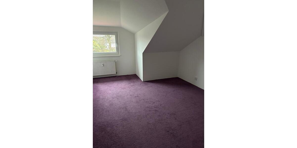 Dachgeschoßwohnung Nienhagen - 5 Zimmer, 126 m&sup2;, 1.190&euro; | Angebot:26398880