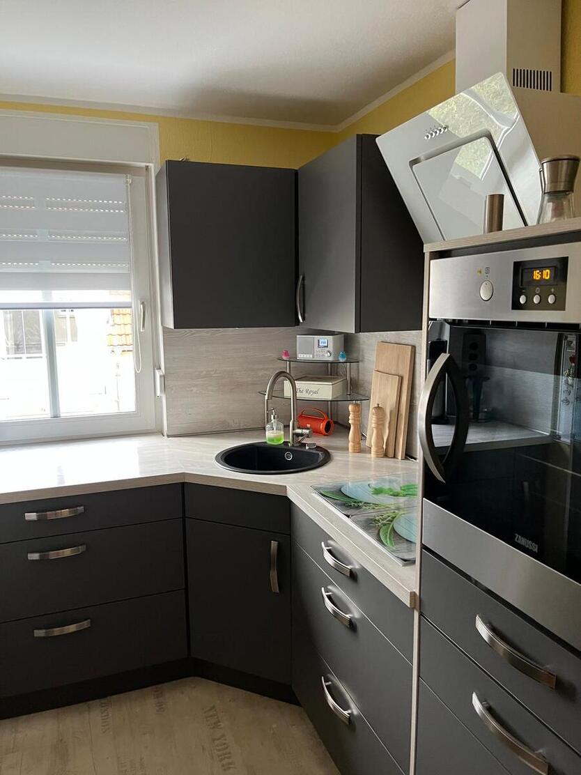 Helle 3,5-Zimmer-Galeriewohnung in Mockritz mit Balkon ( EBK + weitere Möbel können erworben werden) 2.5 zimmer