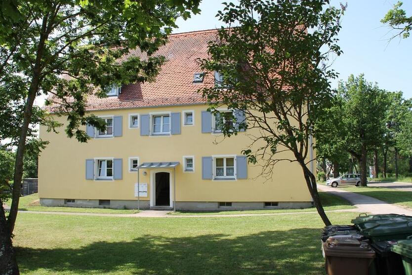 Sehr gemütliche 3 Zi Whg m. EBK und gr. Südbalkon im 1. Stock