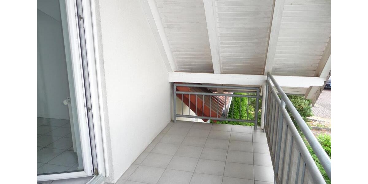 Gepflegte 3-Zimmer-DG-Wohnung, Tel.: 0171 8310089 3 zimmer