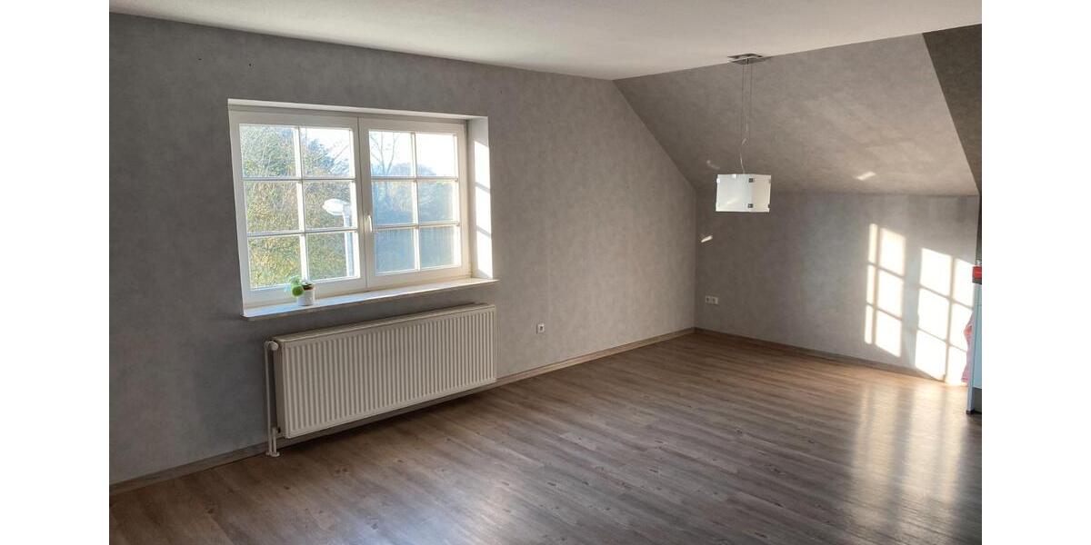 Dachgeschoßwohnung Varel - 3 Zimmer, 101 m&sup2;, 775&euro; | Angebot:26429416