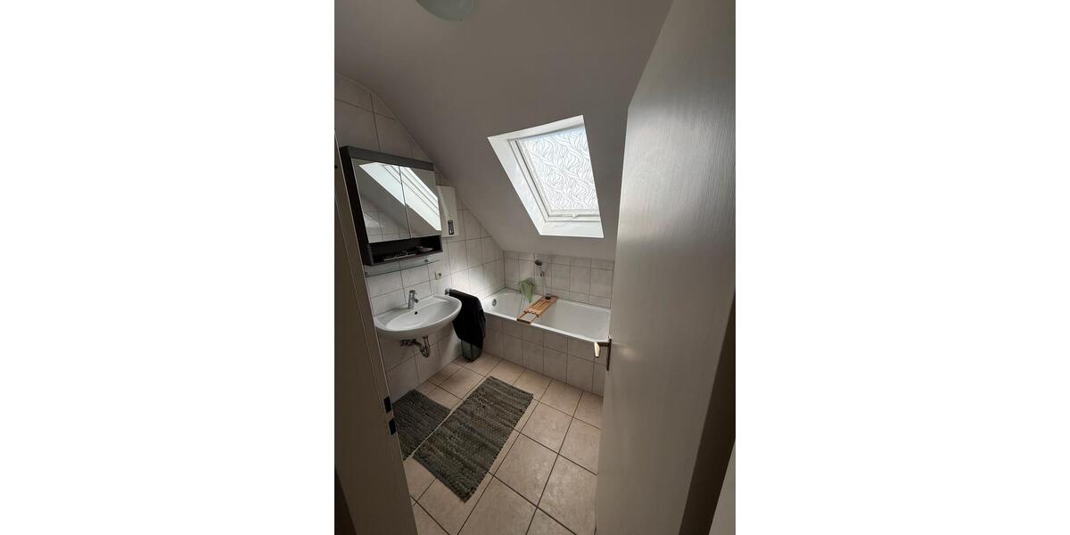 Etagenwohnung Simmerath - 3 Zimmer, 85 m&sup2;, 1.300&euro; | Angebot:26298787