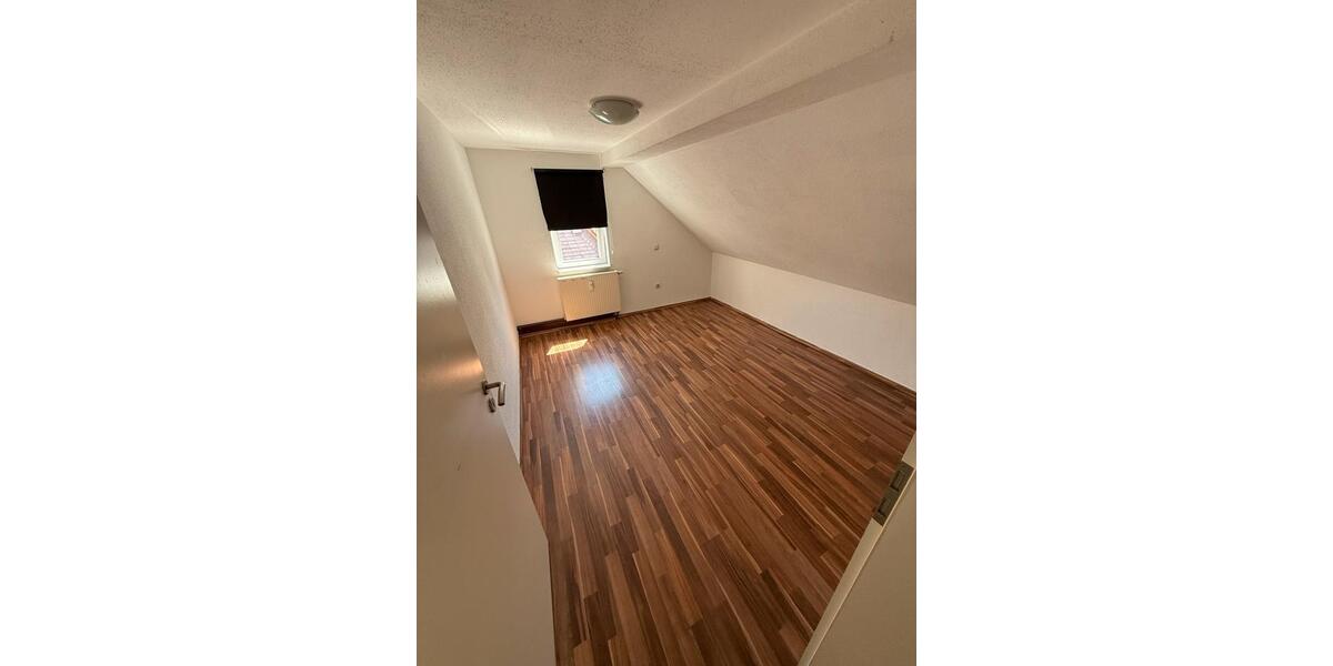 Dachgeschoßwohnung Kreuztal - 3 Zimmer, 72 m&sup2;, 550&euro; | Angebot:26692777