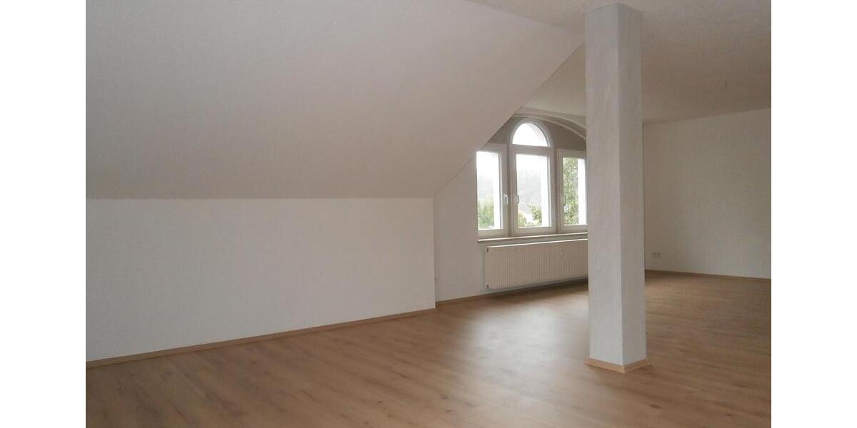 Dachgeschoßwohnung Leisnig - 3 Zimmer, 88 m&sup2;, 460&euro; | Angebot:24589883