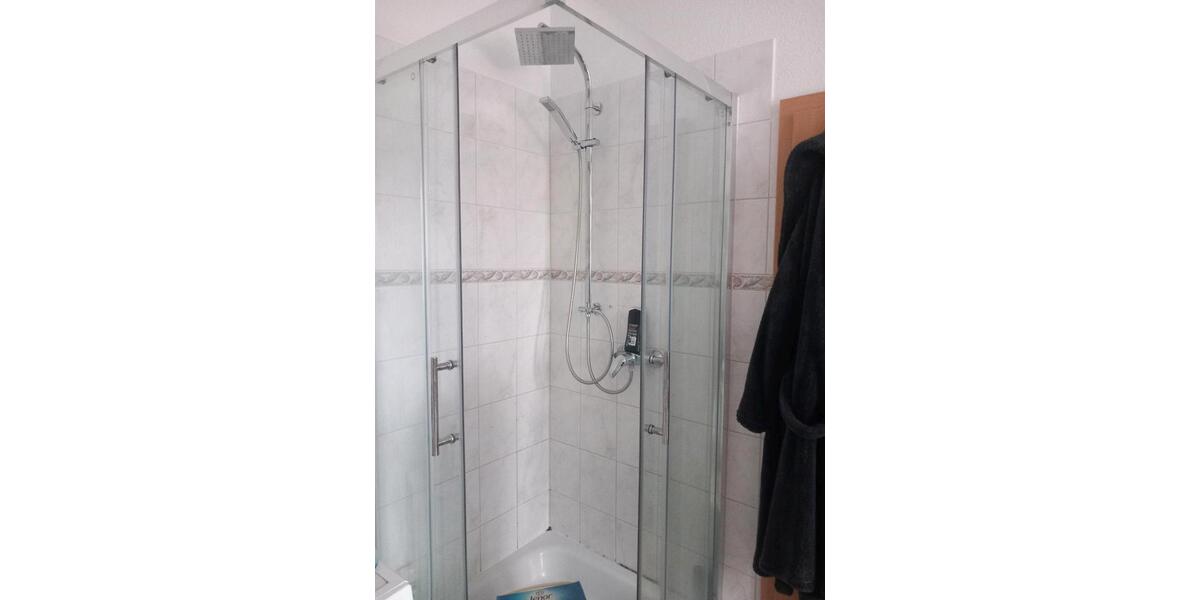 Erdgeschoßwohnung Ellefeld - 3 Zimmer, 100 m&sup2;, 700&euro; | Angebot:24845008