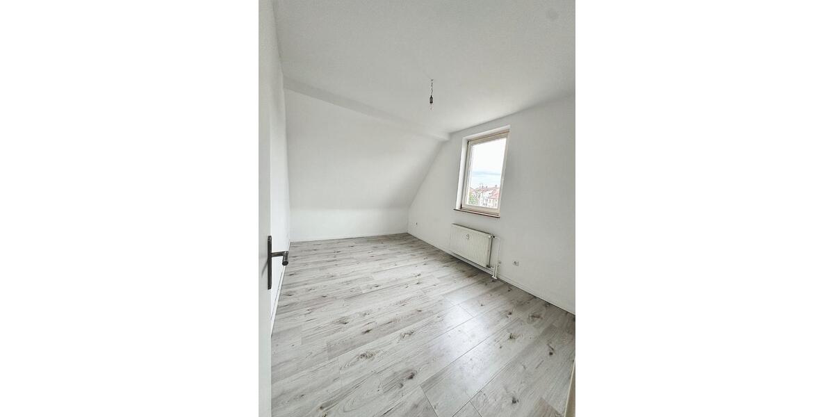 Dachgeschoßwohnung Nürnberg Rabus - 3.5 Zimmer, 81 m&sup2;, 1.175&euro; | Angebot:25334661
