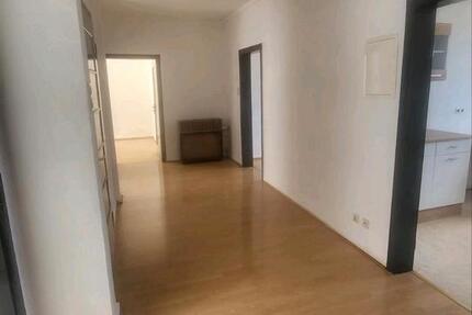 Schöne 4-Zimmer-Wohnung in der Gabelsbergerstraße 4 zimmer