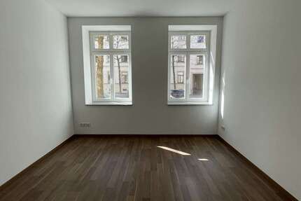 mit 360° Rundgang! Sanierte 2 Zimmer mit Balkon + großer Küche am Brühl! 2 zimmer