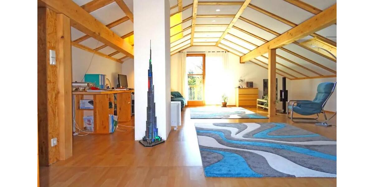 Großes Dachgeschoss Zimmer 64 qm in Isar Villa WG Gemeinschaft 1 zimmer