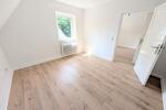 **Was will man mehr? +frisch gestrichen +neuer Laminat +neues Tageslichtbad** zimmer
