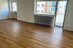 Renovierte 2-Zimmer-Wohnung mit 2 Balkonen 2 Stellpl. in Bestlage von D-Oberkassel