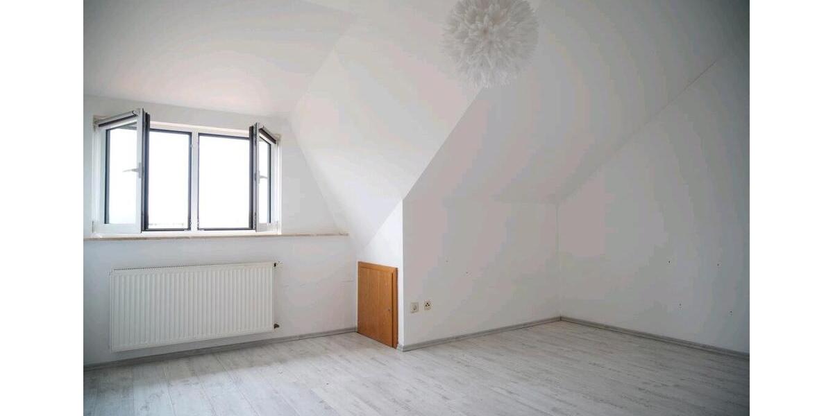 Dachgeschoßwohnung Bad Driburg - 4 Zimmer, 127 m&sup2;, 900&euro; | Angebot:25900234