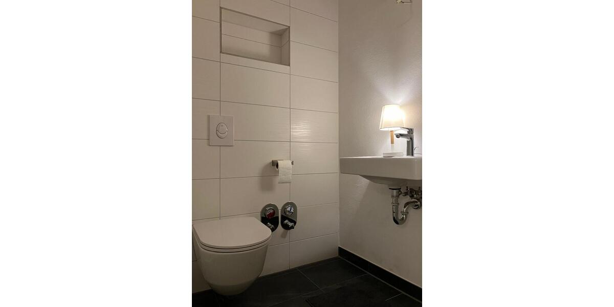 Etagenwohnung Rostock Hansaviertel - 4 Zimmer, 154 m&sup2;, 2.000&euro; | Angebot:23620104