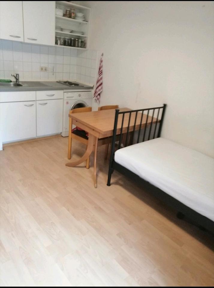 Ein Zimmer Wohnung voll möbliert . Appartement
