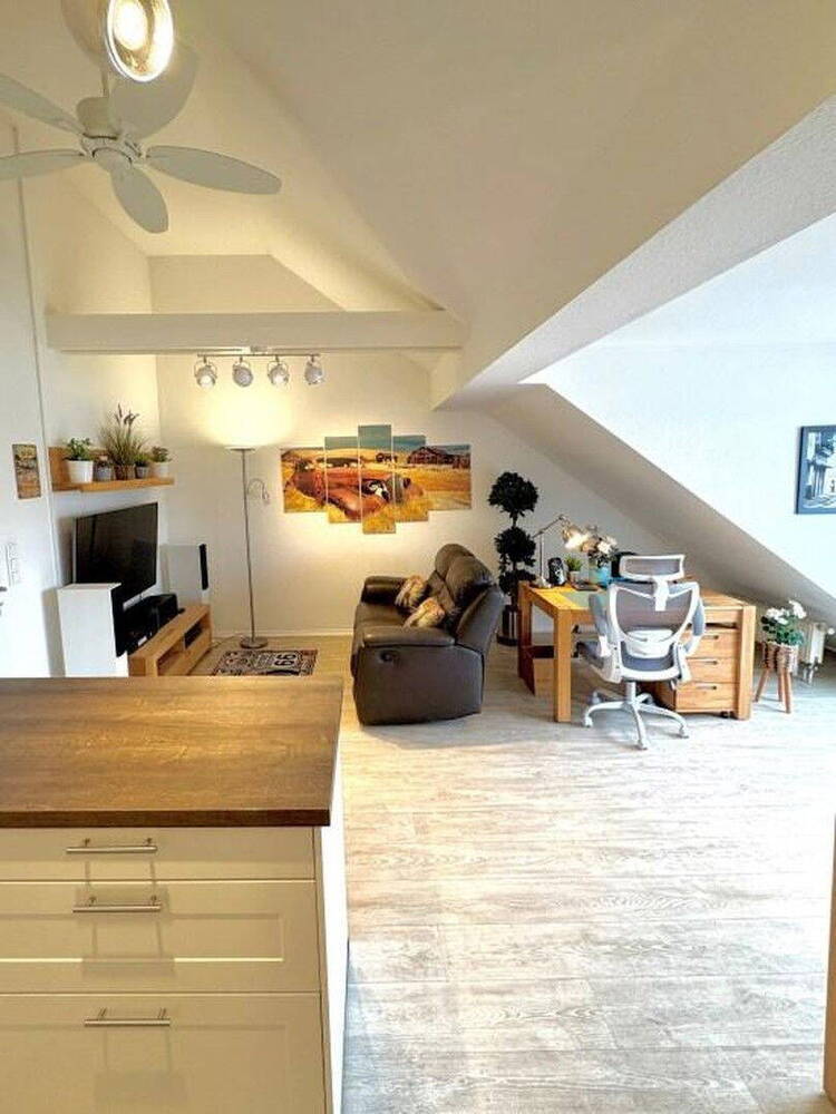 Liebevoll möblierte 2-Zimmerwohnung mit Balkon - bezugsfrei, ruhig & mitten in Fürth