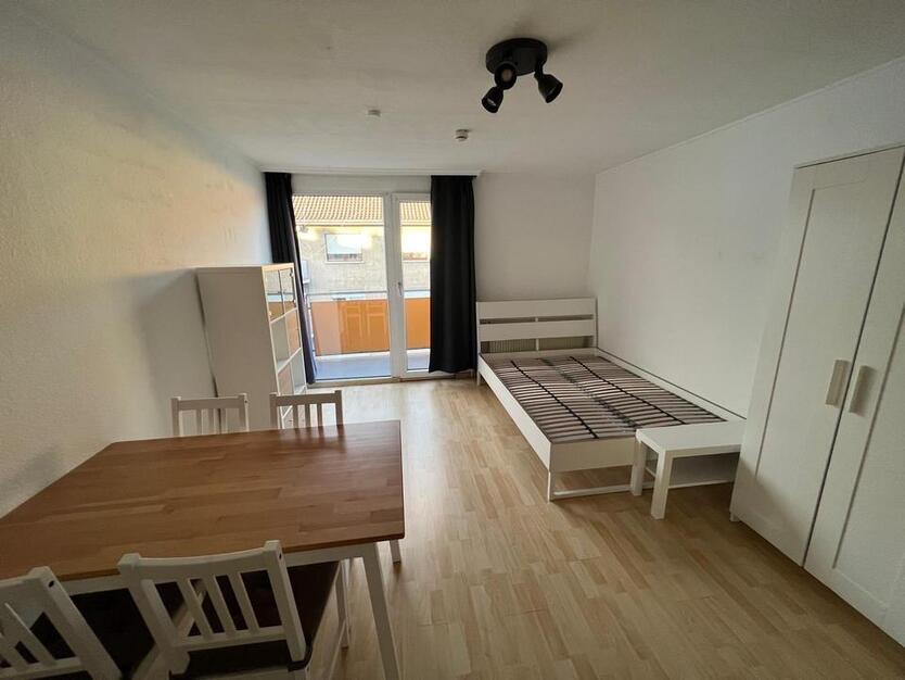 Möblierte 1-Zi Whg mit Balkon & Rheinblick in Mannheim-Lindenhof zimmer