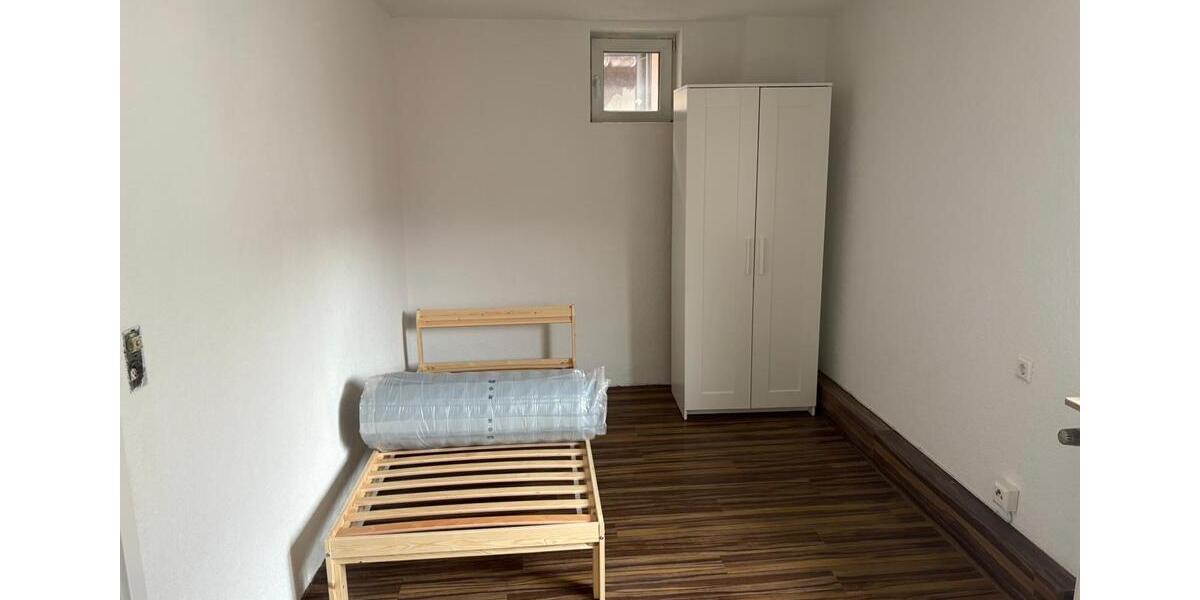 Wohnen auf Zeit Großbottwar - 8 Zimmer, 15 m&sup2;, 350&euro; | Angebot:25862944