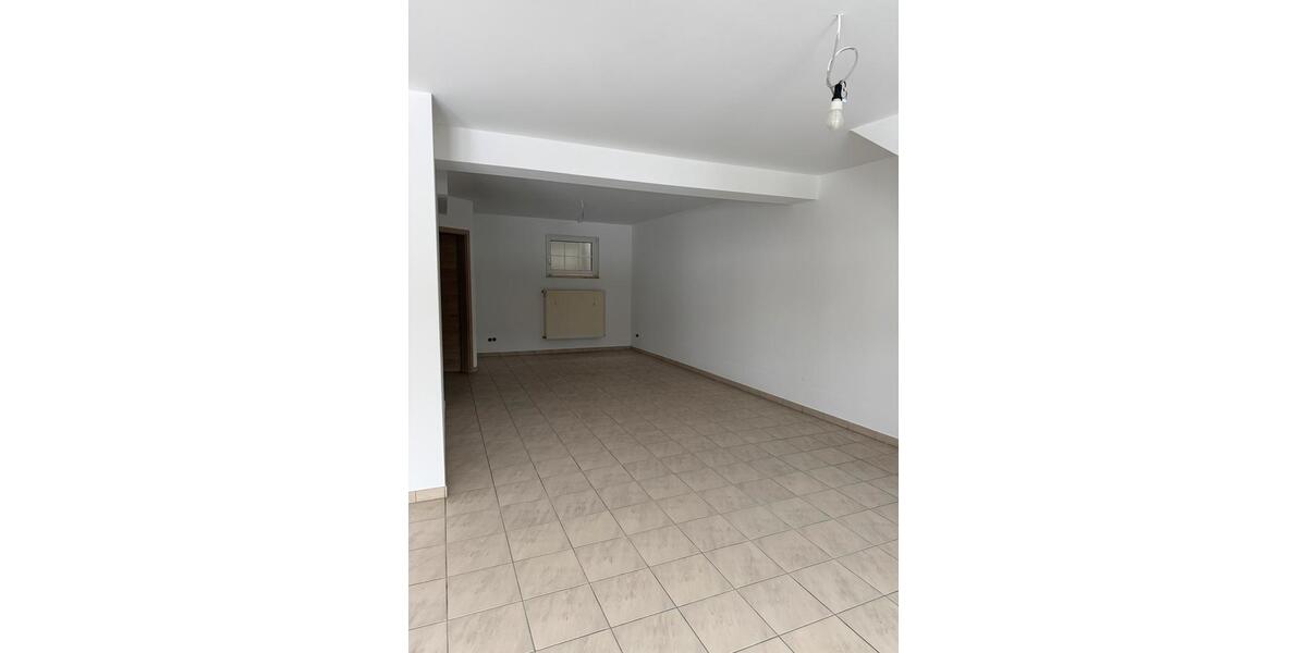 Etagenwohnung Uersfeld - 5 Zimmer, 130 m&sup2;, 980&euro; | Angebot:24385571