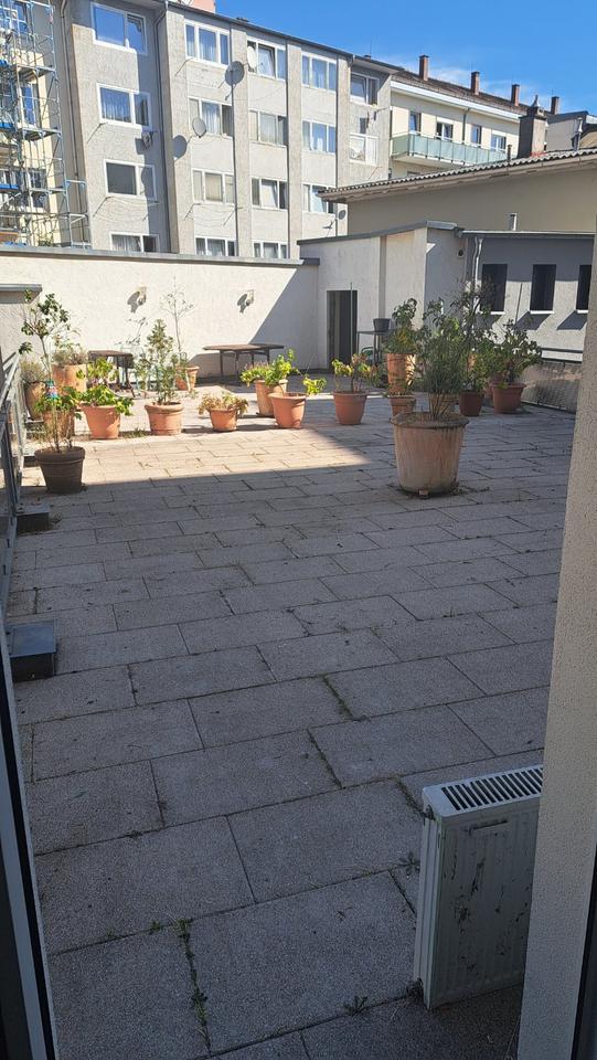 Moderne 3-Zimmer-Wohnung mit großer Dachterrasse – kernsaniert