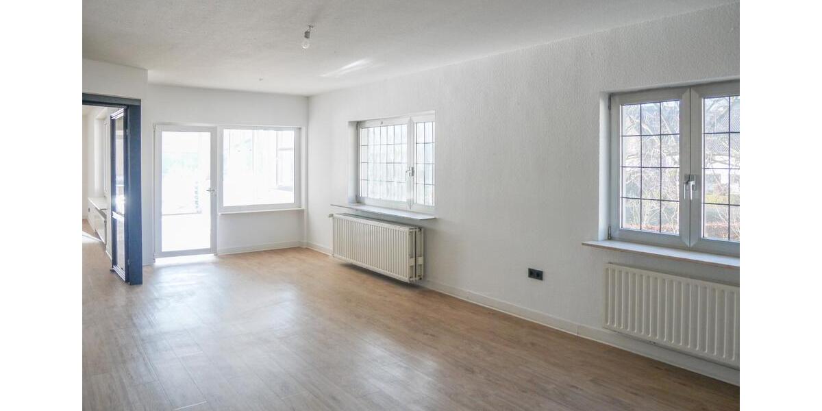Etagenwohnung Engelskirchen - 5 Zimmer, 200 m&sup2;, 1.850&euro; | Angebot:25871611