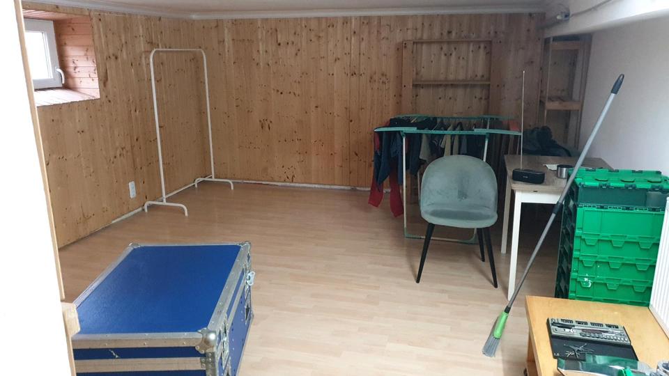 Biete Hobbyraum Hobbykeller ideal für Tabletop Modellbau etc zimmer