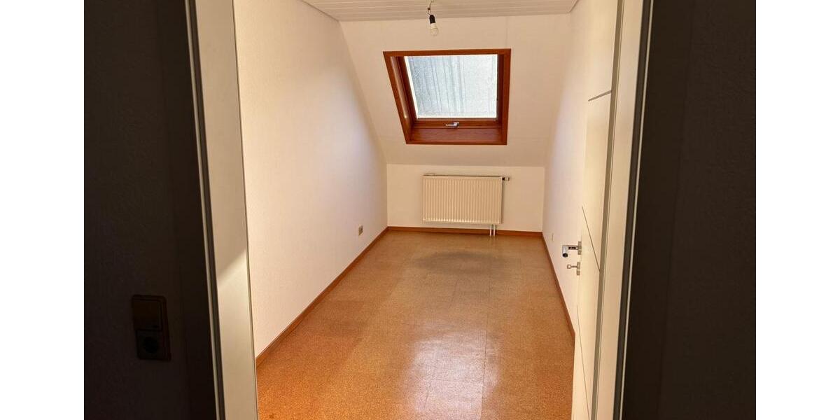 Dachgeschoßwohnung Sulzbach an der Murr - 3.5 Zimmer, 90 m&sup2;, 780&euro; | Angebot:24805980