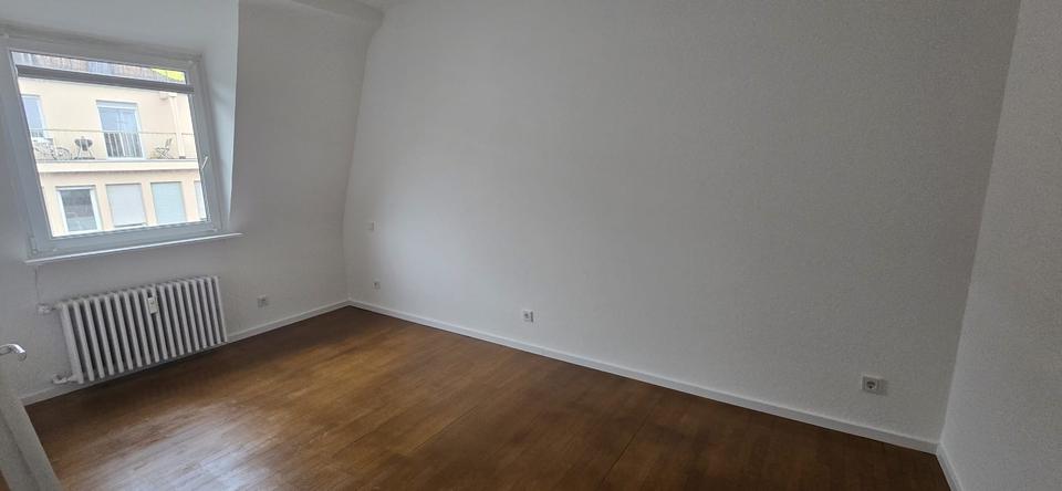 Dachgeschoßwohnung Saarbrücken - 4 Zimmer, 92 m&sup2;, 750&euro; | Angebot:23769766