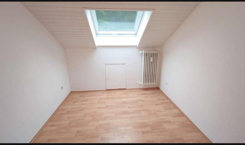 Dachgeschoßwohnung Pirmasens Niedersimten - 3 Zimmer, 83 m&sup2;, 500&euro; | Angebot:26610582