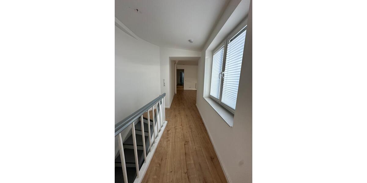 Dachgeschoßwohnung Krefeld - 3 Zimmer, 105 m&sup2;, 1.149&euro; | Angebot:24801525