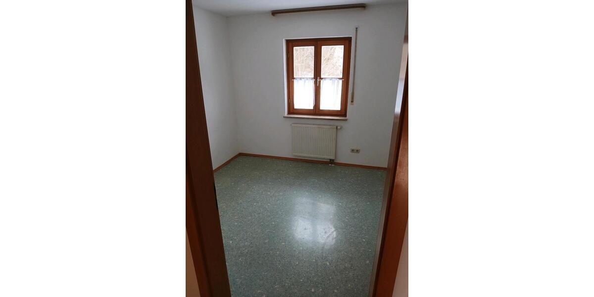 Erdgeschoßwohnung Cham - 4 Zimmer, 115 m&sup2;, 700&euro; | Angebot:24839725