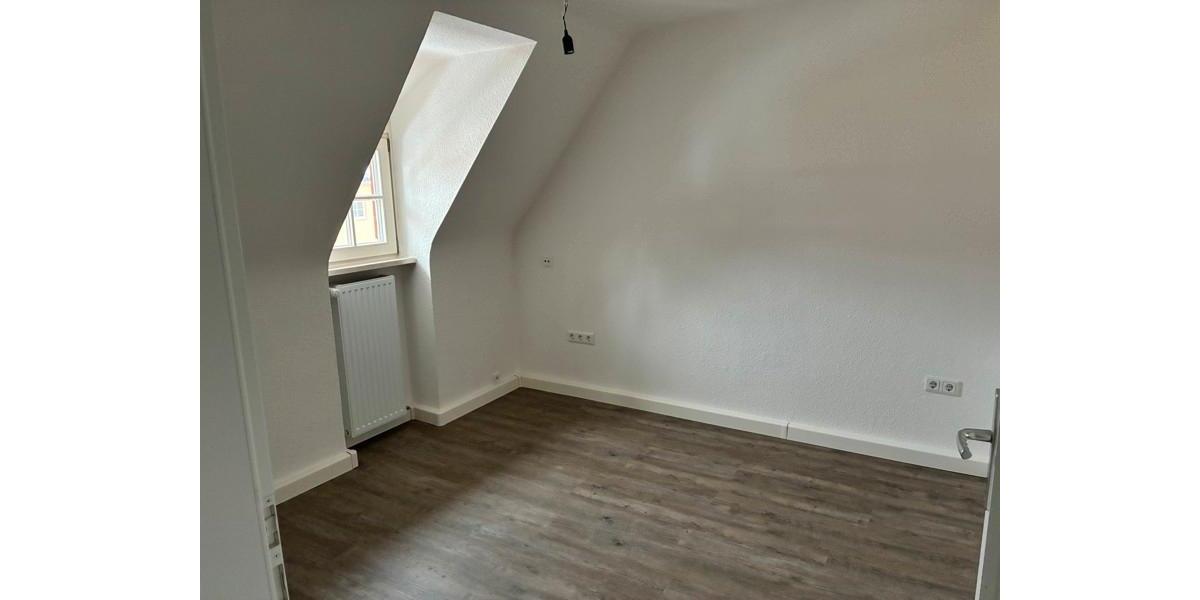 Dachgeschoßwohnung Kassel Harleshausen - 3 Zimmer, 42 m&sup2;, 484&euro; | Angebot:25960067