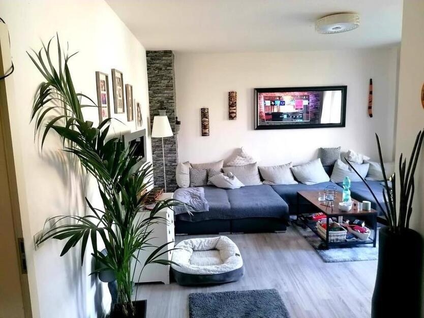 Bei VIVAWEST die Sonnenstrahlen auf dem eigenen Balkon genießen. zimmer