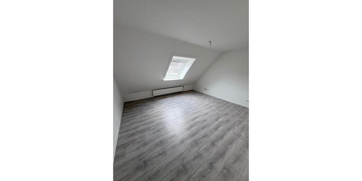 Dachgeschoßwohnung Bremerhaven Mitte - 3 Zimmer, 85 m&sup2;, 550&euro; | Angebot:25985898