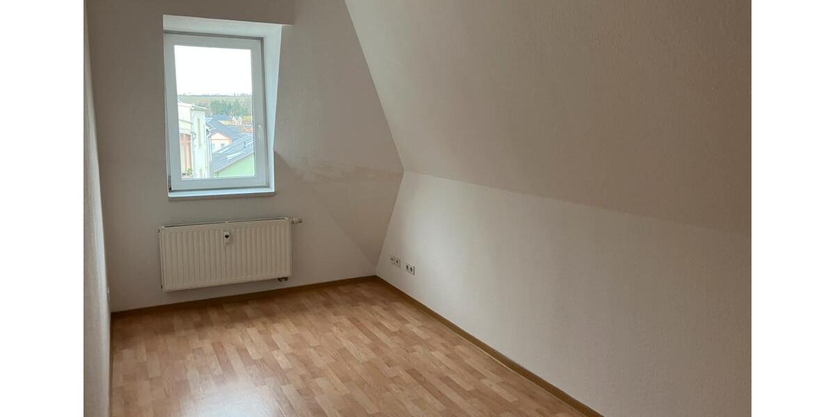 Dachgeschoßwohnung Zschopau - 3 Zimmer, 74 m&sup2;, 530&euro; | Angebot:24979003