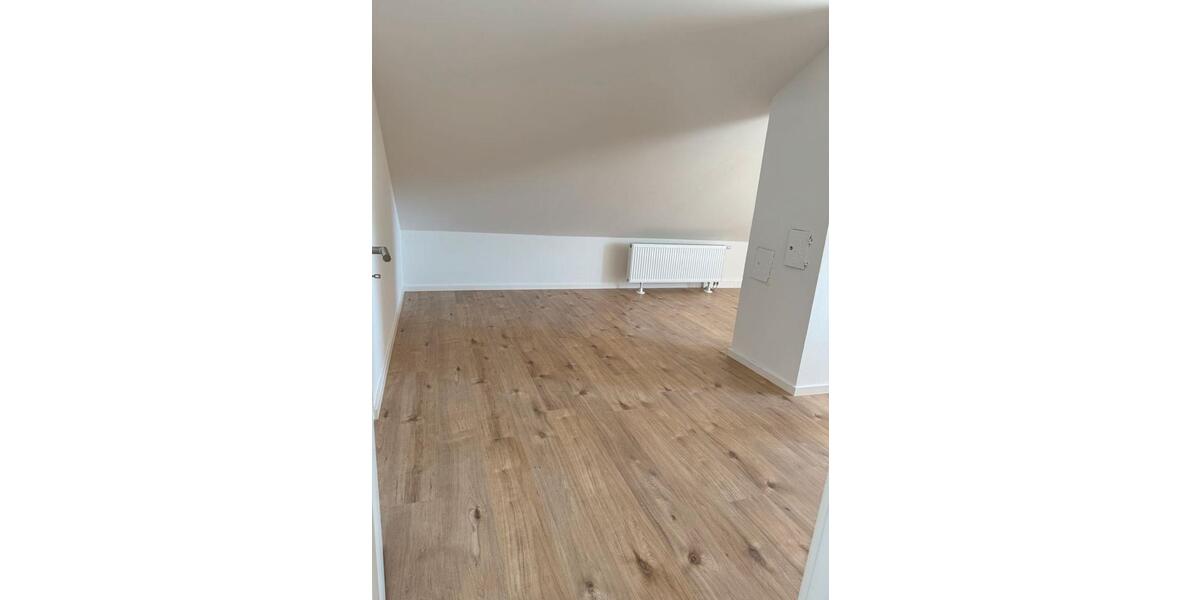 Dachgeschoßwohnung Großmehring - 3 Zimmer, 85 m&sup2;, 900&euro; | Angebot:24827231