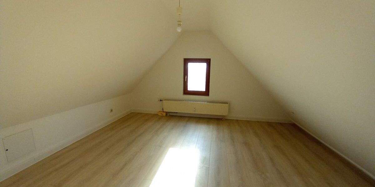 Etagenwohnung Crimmitschau - 3 Zimmer, 54 m&sup2;, 359&euro; | Angebot:25796757