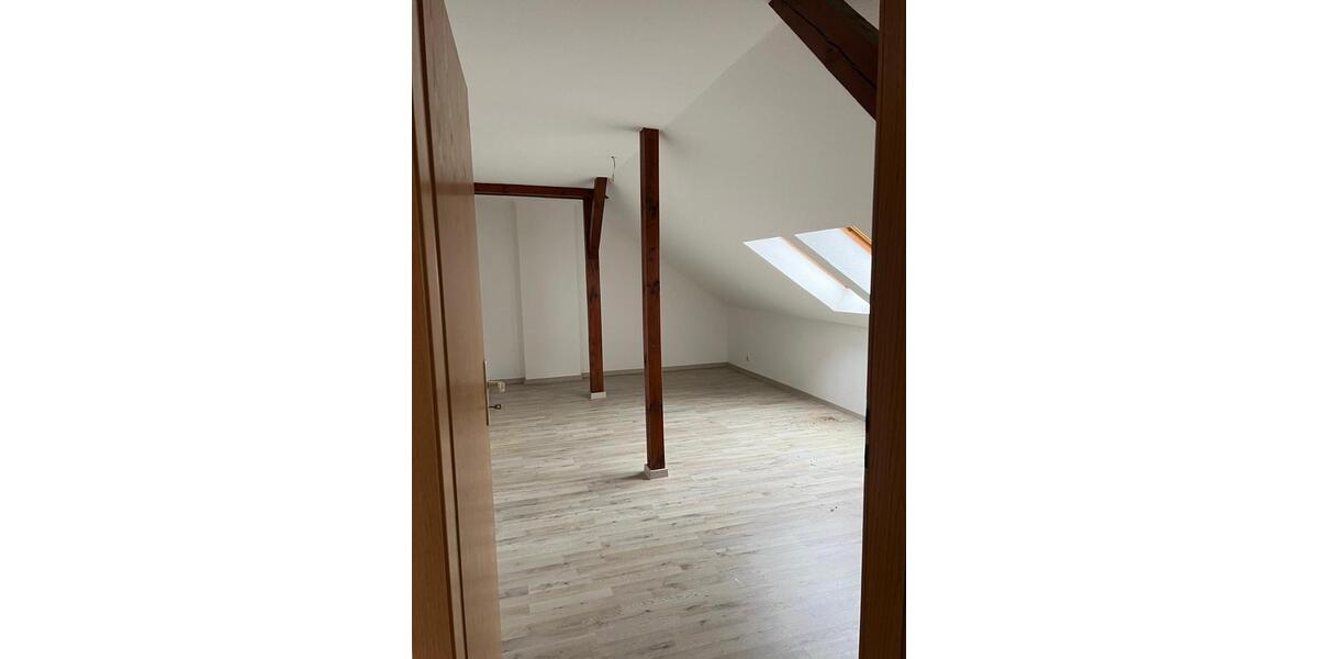 Dachgeschoßwohnung Riesa - 2.5 Zimmer, 66 m&sup2;, 600&euro; | Angebot:25056544