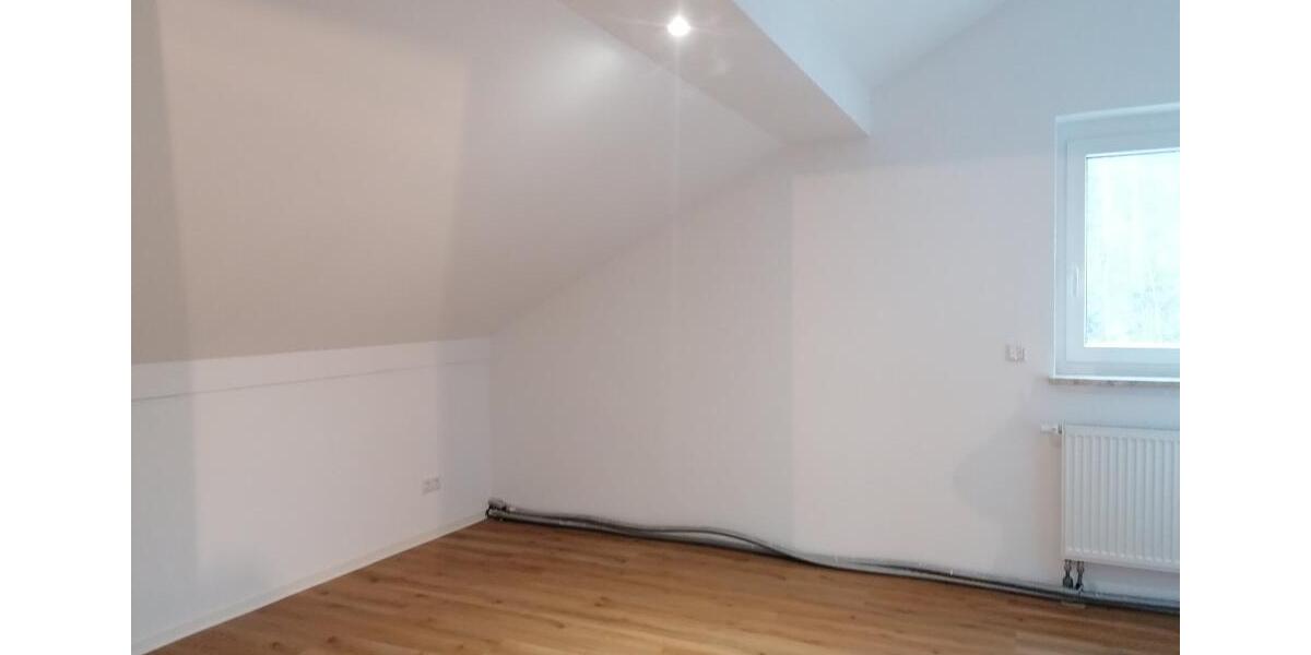 Neu ausgebaute, energetisch sanierte Dachgeschosswohnung 3 zimmer