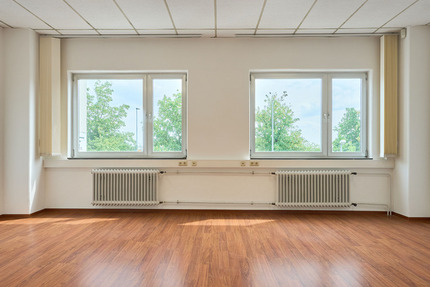 TOP BÜRO IN FRIEDRICHSDORF – TEEKÜCHE, STARKSTROM-Ab 2EURm²!* zimmer