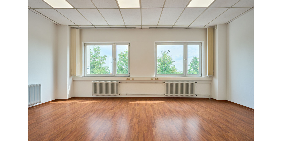 TOP BÜRO IN FRIEDRICHSDORF – TEEKÜCHE, STARKSTROM-Ab 2EURm²!* zimmer