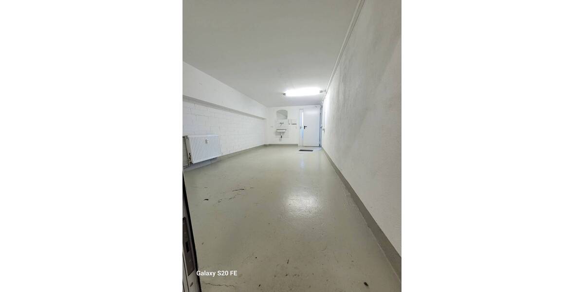 Gewerbehalle_Studio_Werkstatt mit Rolltor und Büro am Bahnhof Müllheim 2 zimmer