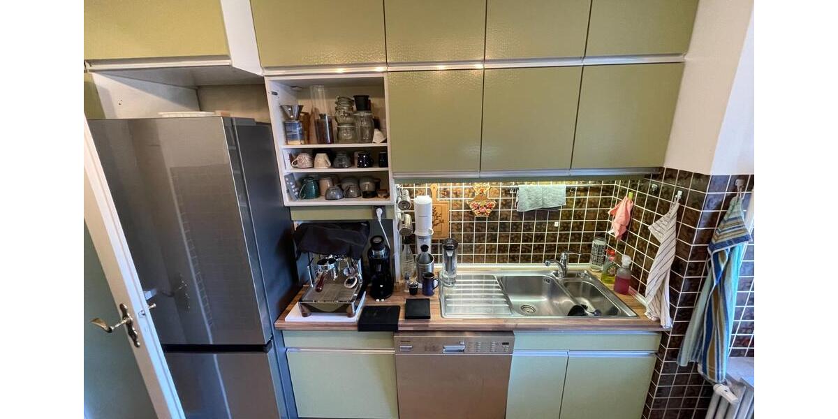 Charmante Altbauwohnung in zentraler Lage – mit Balkonen, Garage 2 zimmer