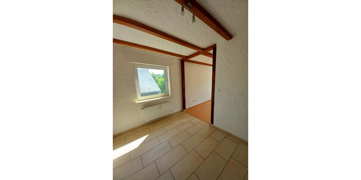 Dachgeschoßwohnung Netphen - 2 Zimmer, 68 m&sup2;, 633&euro; | Angebot:26619395