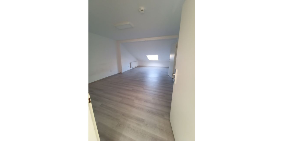 Dachgeschoßwohnung Duisburg - 1 Zimmer, 34 m&sup2;, 295&euro; | Angebot:25232946