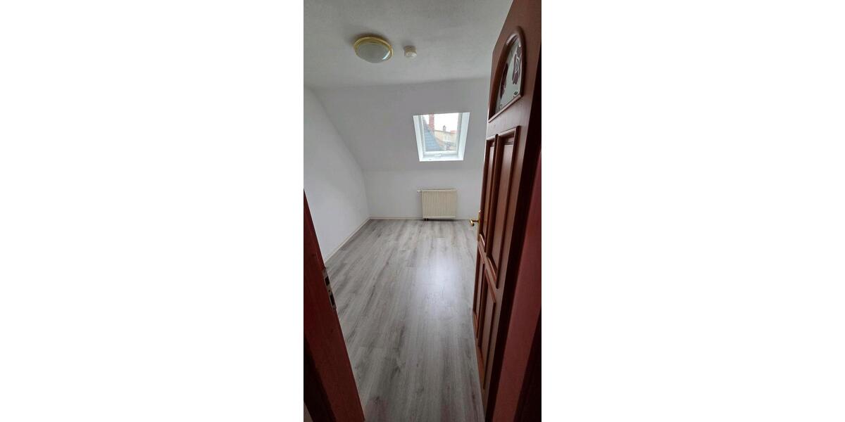 Dachgeschoßwohnung Tuttlingen - 4 Zimmer, 80 m&sup2;, 900&euro; | Angebot:26124263